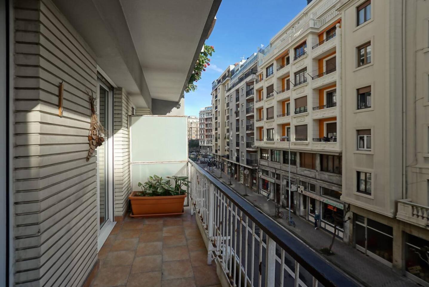 Amplio Apartamento En Gros Con Parking Privado ซานเซบาสเตียน ภายนอก รูปภาพ